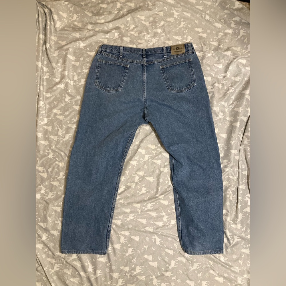 Mens wrangler light wash jeans 42 x 32 - Picture 2 of 4